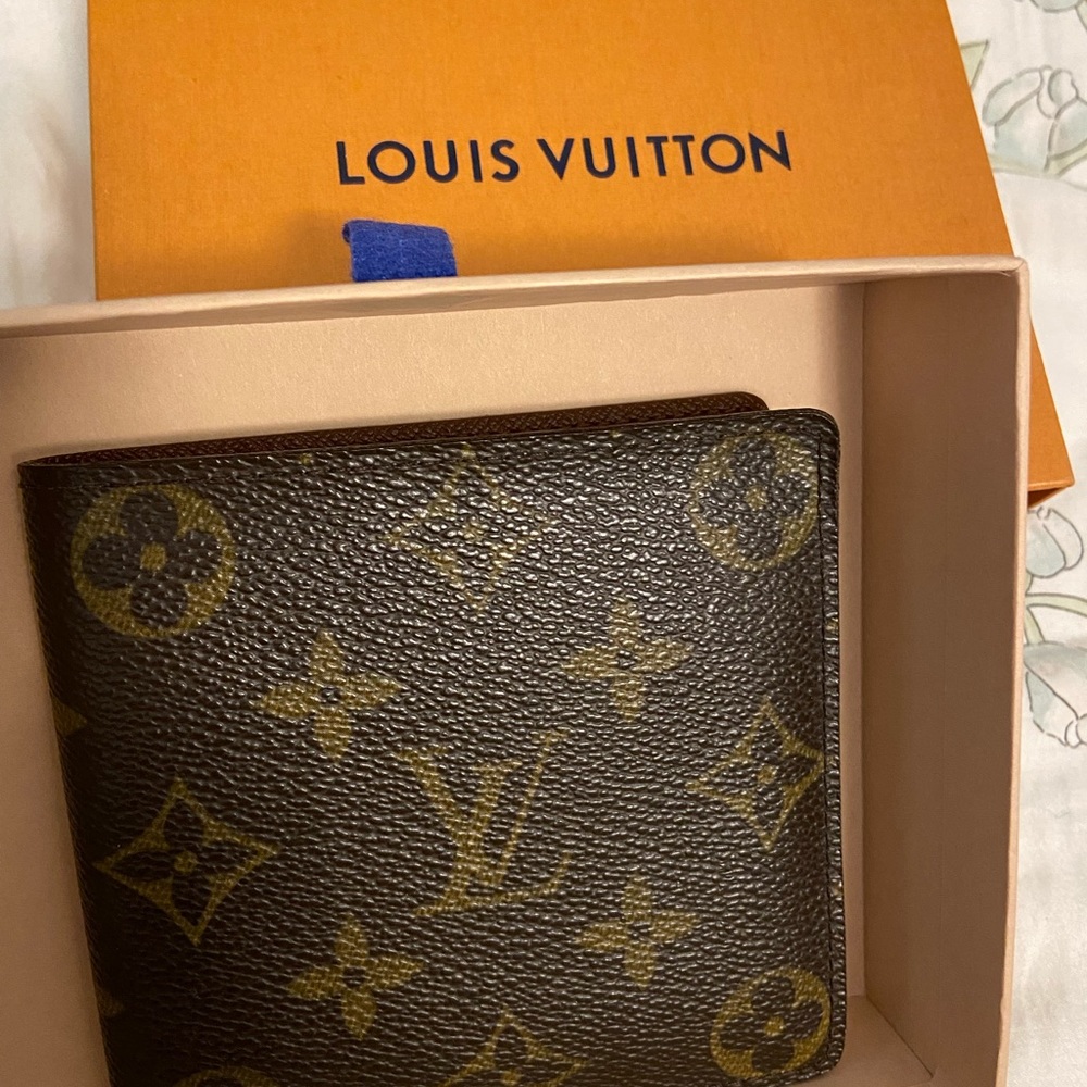 💯 authentic Louis Vuitton Monogram wallet